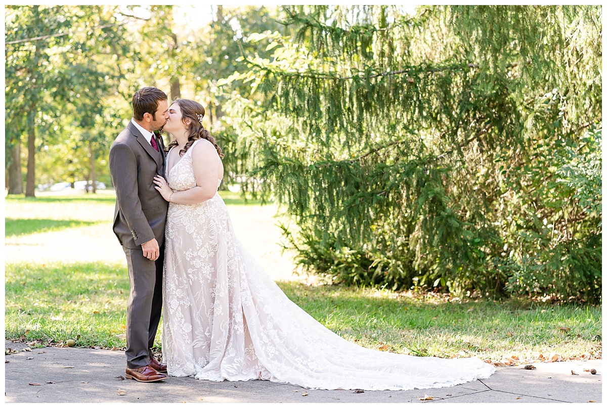 Kaitlin + Casey | Columbia, Missouri Wedding at Nifong Park | Hannah ...